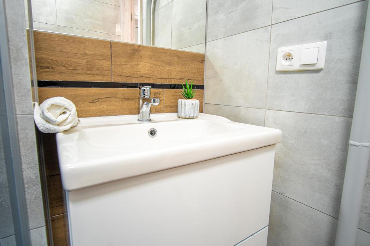 Dream Aparts - 10 Lutego Lodz  Ngoại thất bức ảnh